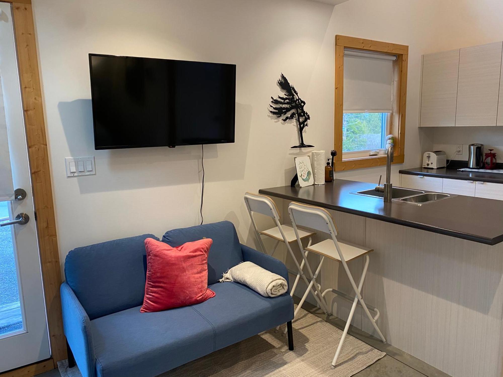 Lucky Creek Guest Suite Ucluelet Bagian luar foto